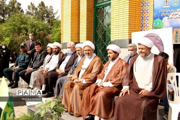 همنوایی دهه هشتادی و نودی‌ها با سرود سلام فرمانده در تربت جام