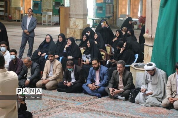 اجرای سرود سلام فرمانده در مسجد مقدس جمکران-1