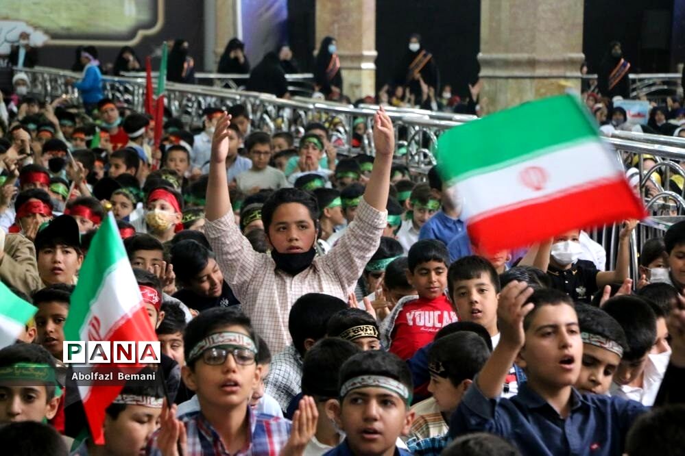 اجرای سرود سلام فرمانده در مسجد مقدس جمکران-1