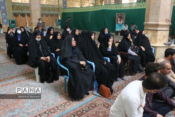 اجرای سرود سلام فرمانده در مسجد مقدس جمکران-1