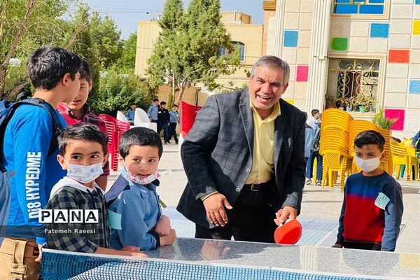 شور و نشاط دانش‌آموزان در حاشیه برگزاری مسابقات قرآن در آباده
