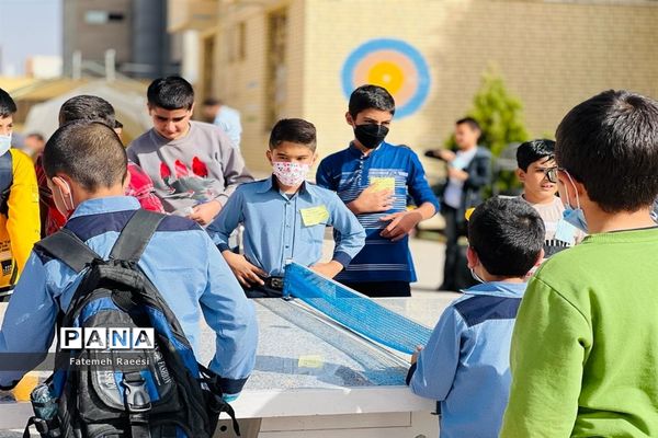 شور و نشاط دانش‌آموزان در حاشیه برگزاری مسابقات قرآن در آباده