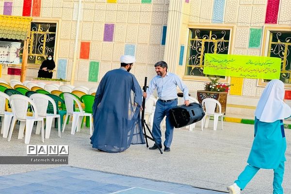 شور و نشاط دانش‌آموزان در حاشیه برگزاری مسابقات قرآن در آباده