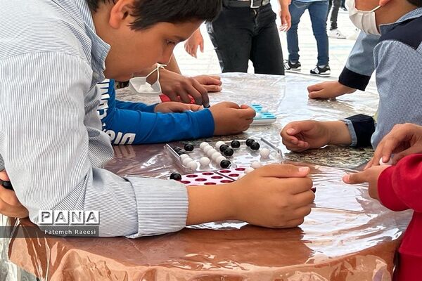 شور و نشاط دانش‌آموزان در حاشیه برگزاری مسابقات قرآن در آباده