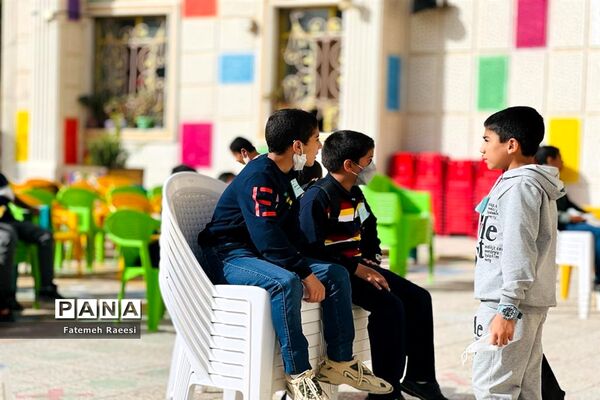 شور و نشاط دانش‌آموزان در حاشیه برگزاری مسابقات قرآن در آباده