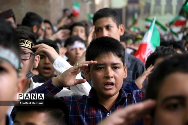اجرای سرود سلام فرمانده در مسجد مقدس جمکران-3
