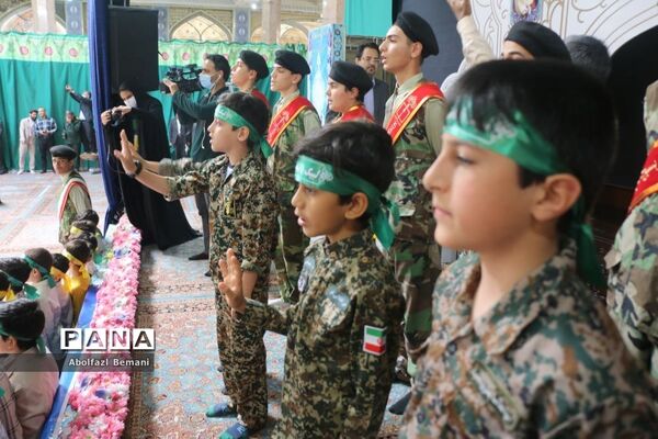 اجرای سرود سلام فرمانده در مسجد مقدس جمکران-3