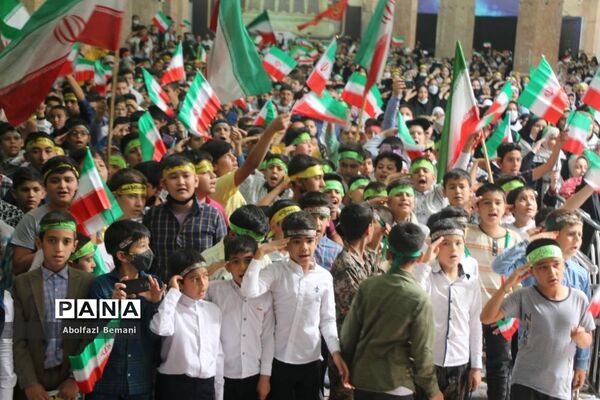 اجرای سرود سلام فرمانده در مسجد مقدس جمکران-3