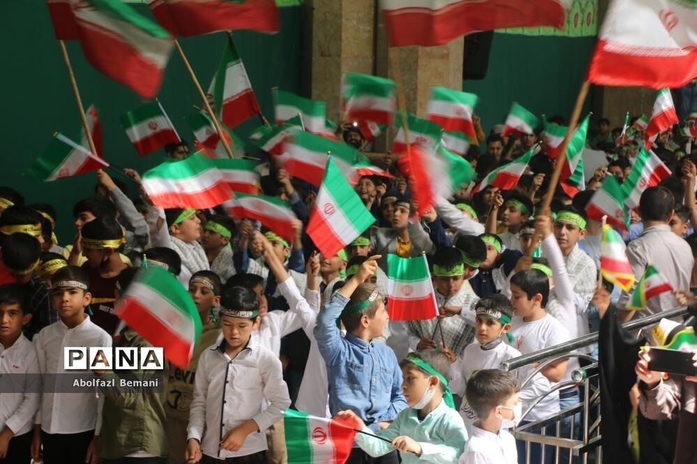اجرای سرود سلام فرمانده در مسجد مقدس جمکران-3