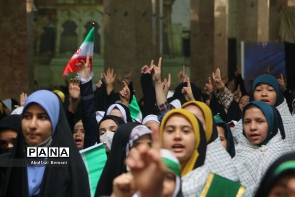 اجرای سرود سلام فرمانده در مسجد مقدس جمکران-3