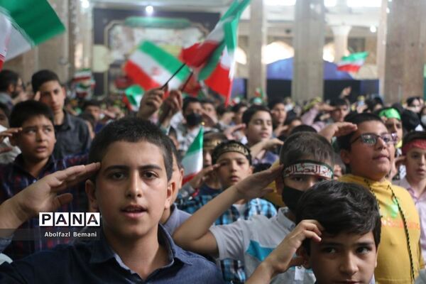 اجرای سرود سلام فرمانده در مسجد مقدس جمکران-3