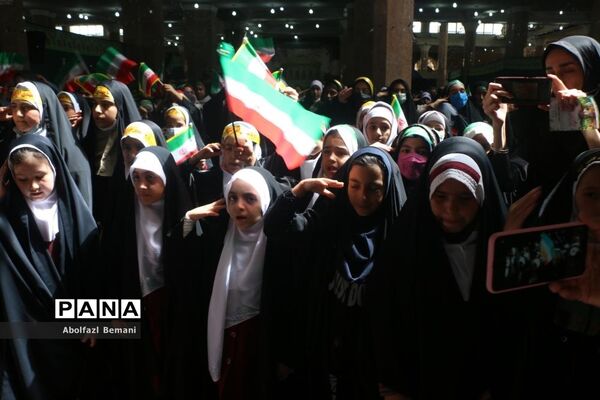 اجرای سرود سلام فرمانده در مسجد مقدس جمکران-3
