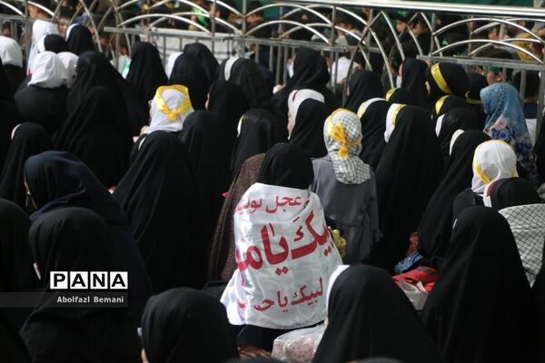اجرای سرود سلام فرمانده در مسجد مقدس جمکران-3