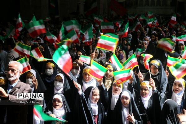 اجرای سرود سلام فرمانده در مسجد مقدس جمکران-3