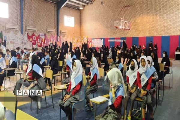 آیین تقدیر از مراقبین و سفیران سلامت دانش‌آموزی در حمیدیه