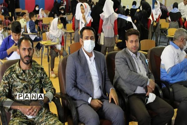 آیین تقدیر از مراقبین و سفیران سلامت دانش‌آموزی در حمیدیه