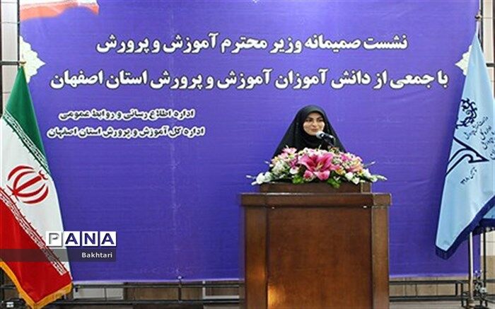 صحبت‌های دانش‌آموز نماینده سازمان دانش‌آموزی ، خبرنگار پانا و مجلس دانش آموزی در حضور وزیر آموزش و پرورش