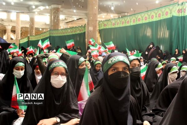 اجرای سرود 1400 نفری سلام فرمانده دانش آموزان در مسجد جمکران-4