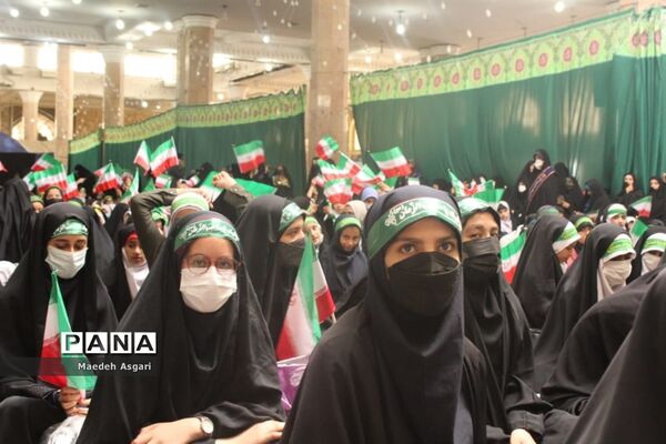 اجرای سرود 1400 نفری سلام فرمانده دانش آموزان در مسجد جمکران-4