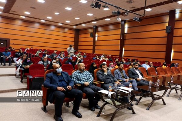 نشست صمیمانه هنرمندان بهارستان با رئیس حوزه هنری استان تهران