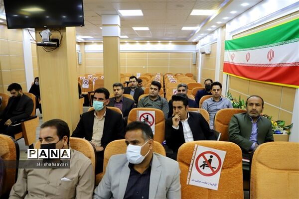 نشست کارشناسان حوزه اطلاع‌رسانی و روابط عمومی با حضور مدیرکل آموزش و پرورش کرمانشاه