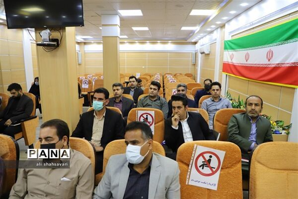 نشست کارشناسان حوزه اطلاع‌رسانی و روابط عمومی با حضور مدیرکل آموزش و پرورش کرمانشاه