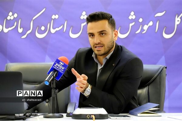 نشست کارشناسان حوزه اطلاع‌رسانی و روابط عمومی با حضور مدیرکل آموزش و پرورش کرمانشاه