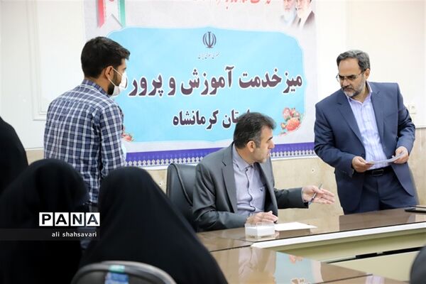 رسیدگی به مشکلات و مسائل مردم در میز خدمت آموزش و پرورش کرمانشاه