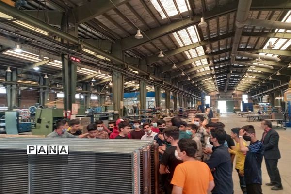 بازدید دانش‌آموزان مدرسه امام حسین(ع) از شرک صنعتی ساران شهرستان نظرآباد