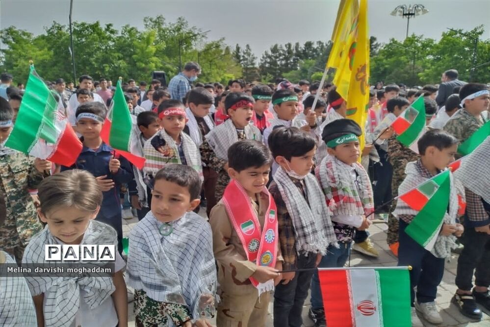 همنوایی سرود سلام فرمانده در تربت جام
