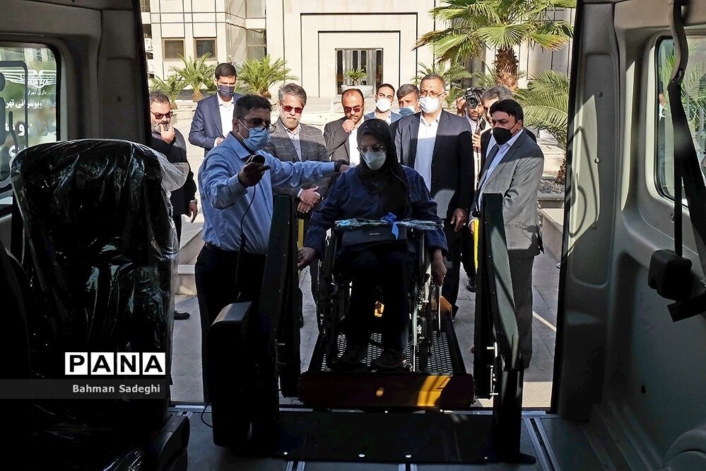 رونمایی از 20 دستگاه ون مناسب‌سازی شده ویژه معلولان