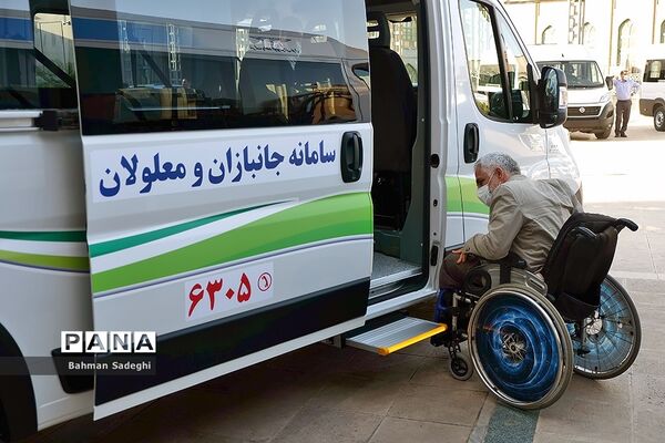 رونمایی از 20 دستگاه ون مناسب‌سازی شده ویژه معلولان