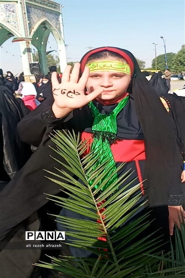 اجرای  سرود «سلام فرمانده » توسط دانش‌آموزان اندیمشکی