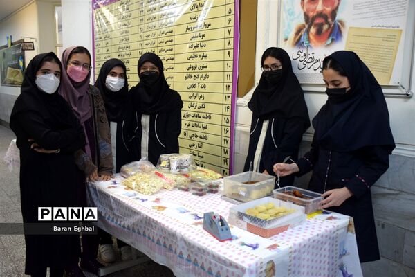 نمایشگاه فرهنگی هنری و جشنواره غذا در دبیرستان شهید آوینی منطقه5