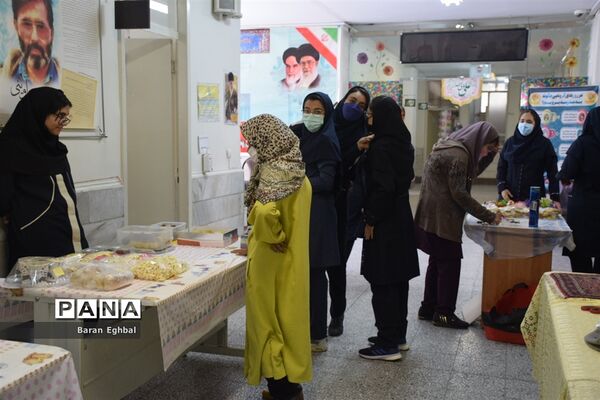 نمایشگاه فرهنگی هنری و جشنواره غذا در دبیرستان شهید آوینی منطقه5