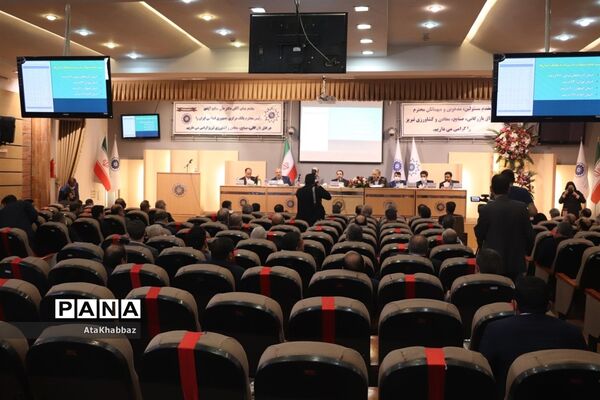 بازدید رئیس کل بانک مرکزی از صنعت استان آذربایجان آذربایجان شرقی