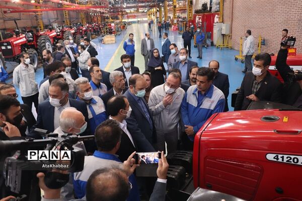 بازدید رئیس کل بانک مرکزی از صنعت استان آذربایجان آذربایجان شرقی