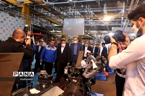 بازدید رئیس کل بانک مرکزی از صنعت استان آذربایجان آذربایجان شرقی