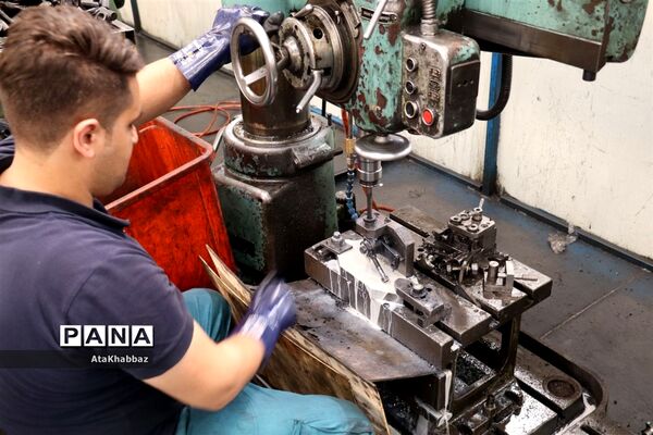 بازدید رئیس کل بانک مرکزی از صنعت استان آذربایجان آذربایجان شرقی