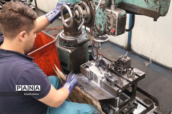 بازدید رئیس کل بانک مرکزی از صنعت استان آذربایجان آذربایجان شرقی