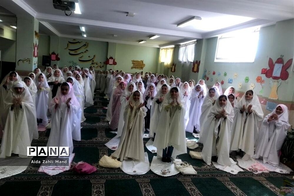 مراسم جشن تکلیف دانش‌آموزان دختر مدرسه توفیق