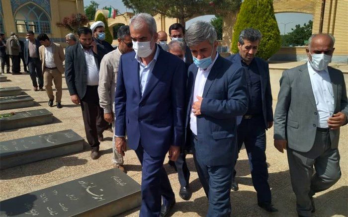 وزیر آموزش و پرورش به مقام نخستین شهید مدافع حرم بوکان ادای احترام کرد