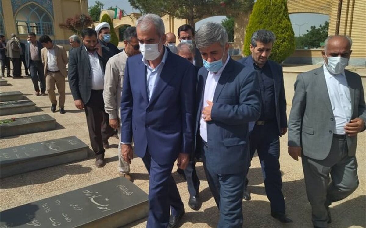 وزیر آموزش و پرورش به مقام نخستین شهید مدافع حرم بوکان ادای احترام کرد