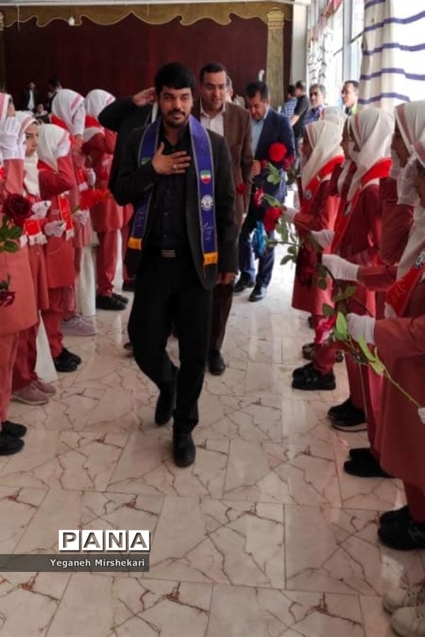 آیین جشن سپاس معلم و گرامیداشت سالروز تاسیس سازمان دانش‌آموزی در سرچهان