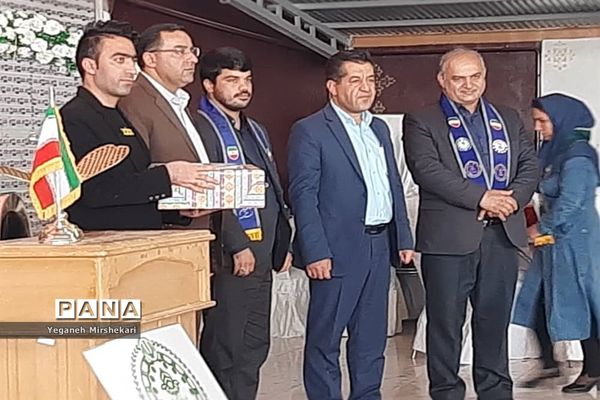 آیین جشن سپاس معلم و گرامیداشت سالروز تاسیس سازمان دانش‌آموزی در سرچهان