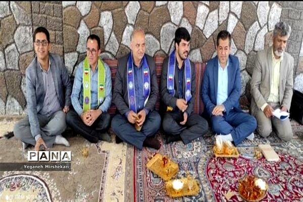 آیین جشن سپاس معلم و گرامیداشت سالروز تاسیس سازمان دانش‌آموزی در سرچهان
