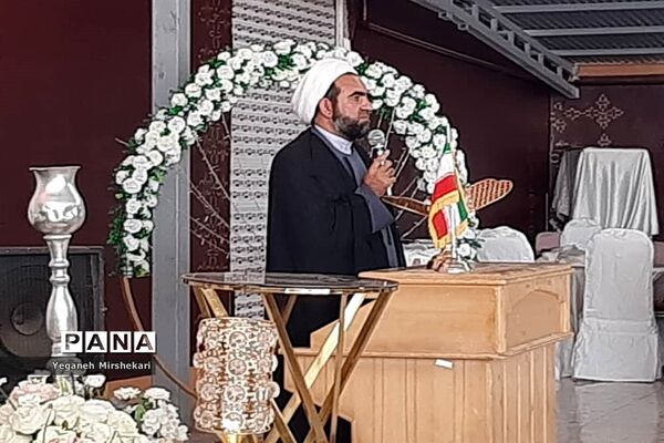 آیین جشن سپاس معلم و گرامیداشت سالروز تاسیس سازمان دانش‌آموزی در سرچهان