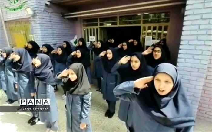 سرود «سلام فرمانده»، روحیه تعهد، نشاط و همبستگی ملی ایجاد کرد/فیلم