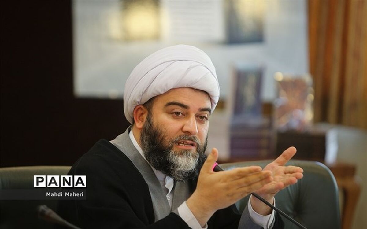 باید تا ابد از نظریه انقلاب اسلامی دفاع شود