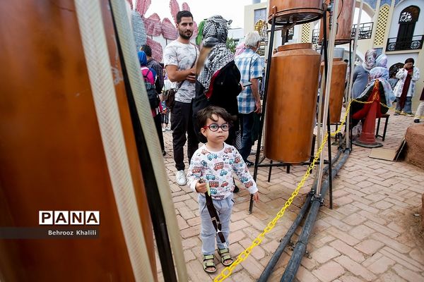 جشنواره گل و گلاب در بوستان آب و آتش